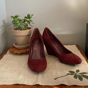 Vintage Via Neroli Marlene Burgundy Suede Wedge 8M
